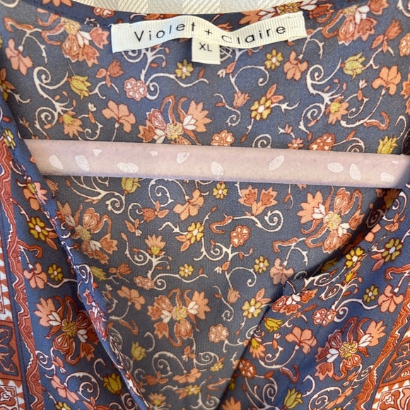 Violet & Claire Floral Button Up Blouse - NWOT - Picture 3 of 7